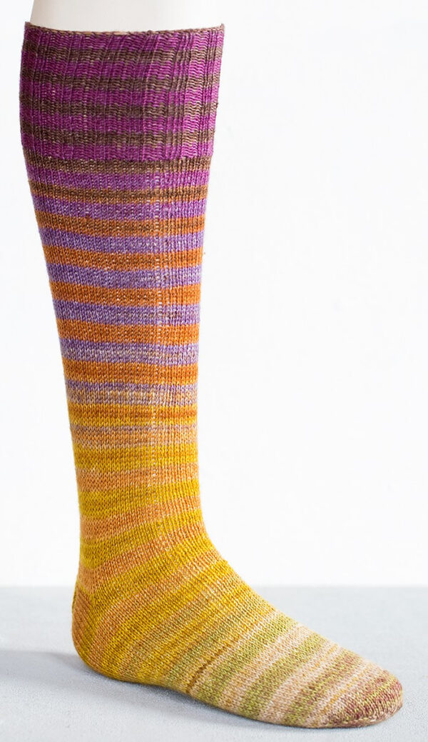 Patrón Mahalle Top Down Sock by Urth Yarns