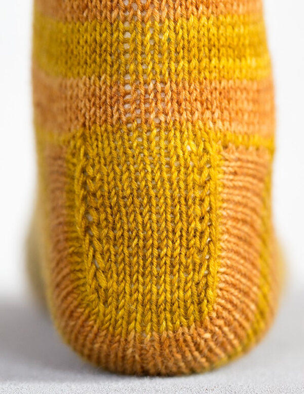 Patrón Mahalle Top Down Sock by Urth Yarns - Image 2