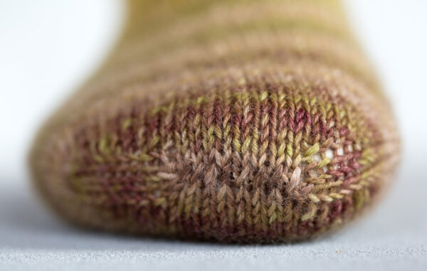 Patrón Mahalle Top Down Sock by Urth Yarns - Image 3