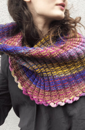 Patrón Emirgan tulip cowl by Catherine Salter Bayar