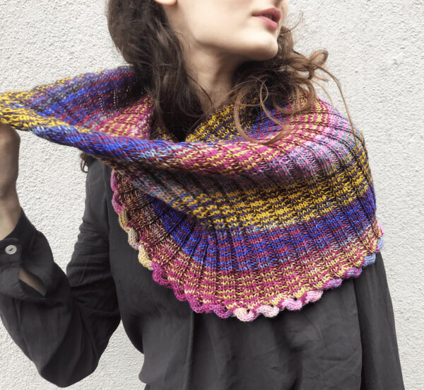 Patrón Emirgan tulip cowl by Catherine Salter Bayar