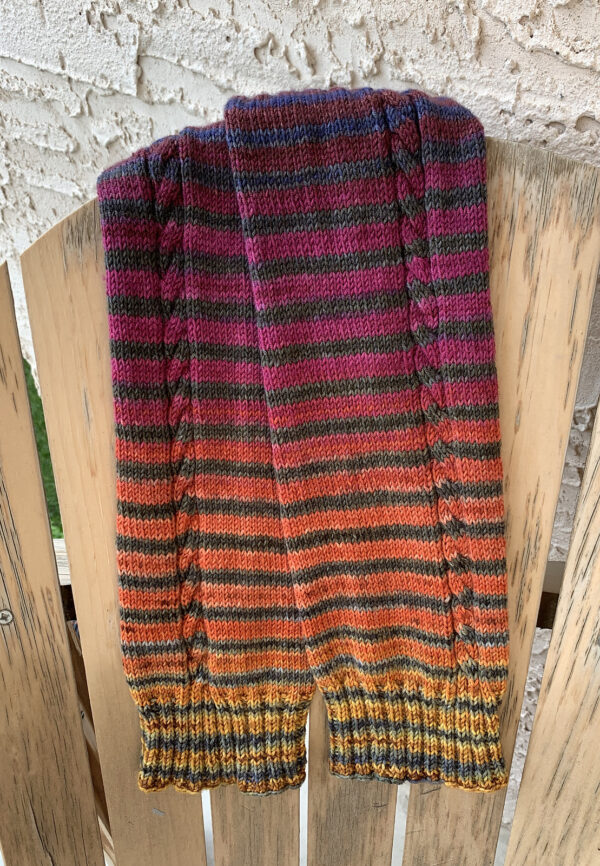Patrón Squishy, Stripey Legwarmers by Kathryn Drummond para Urth Yarns